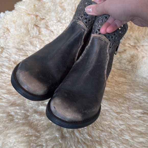 Circle G Leather Ankle Boots - Picture 2 of 8